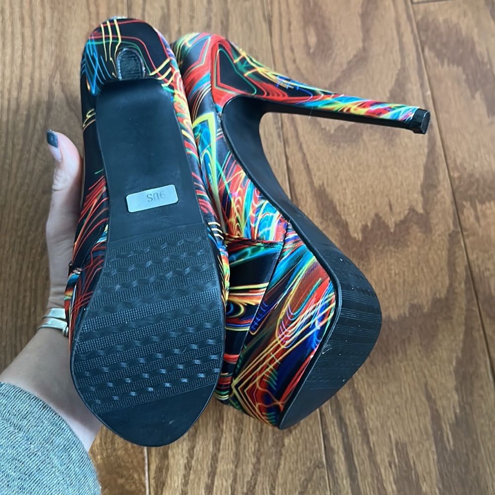 Show Story Black Multicolored Booties - Picture 4 of 4